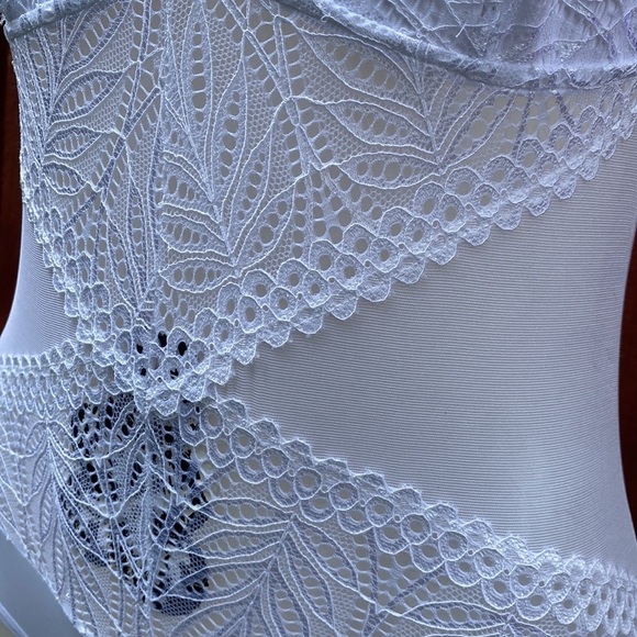Se Belle Lace Mesh Bodysuit Size M - Picture 5 of 9